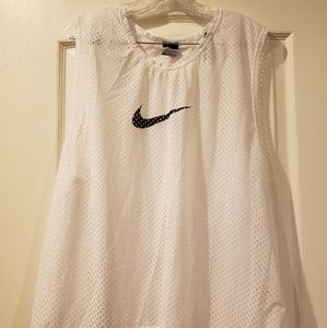 Nike workout pinnie